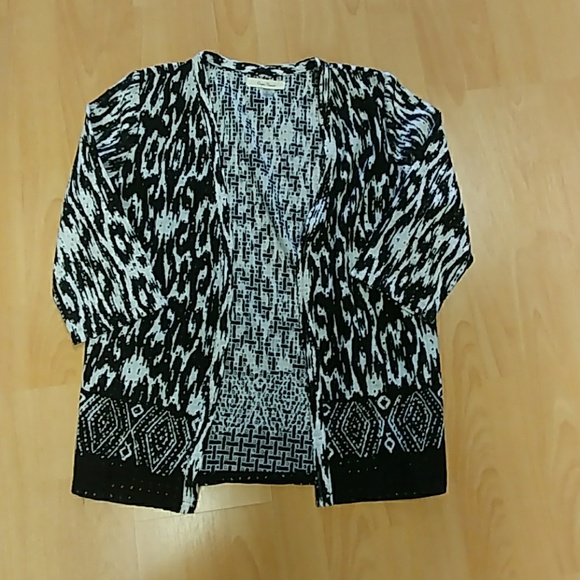 Onque Casuals Printed Eyelet Cardigan - Picture 5 of 6